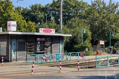 Bahnhaltestelle
				
