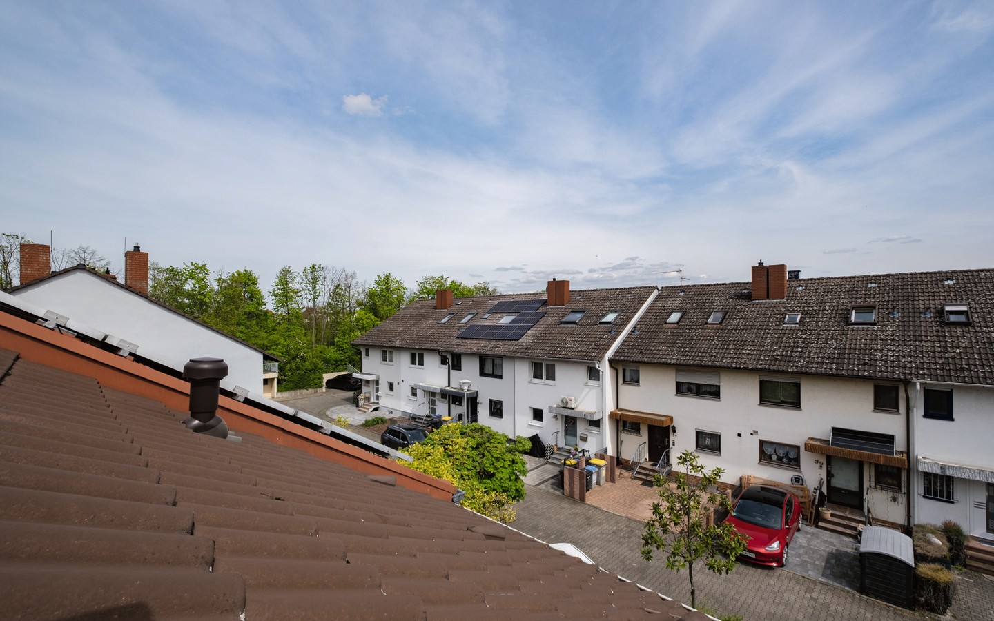Ausblick - Mannheim-Rheinau: bezugsfreies RMH mit viel Platz und eigenem Garten (renovierungsbedürftig)