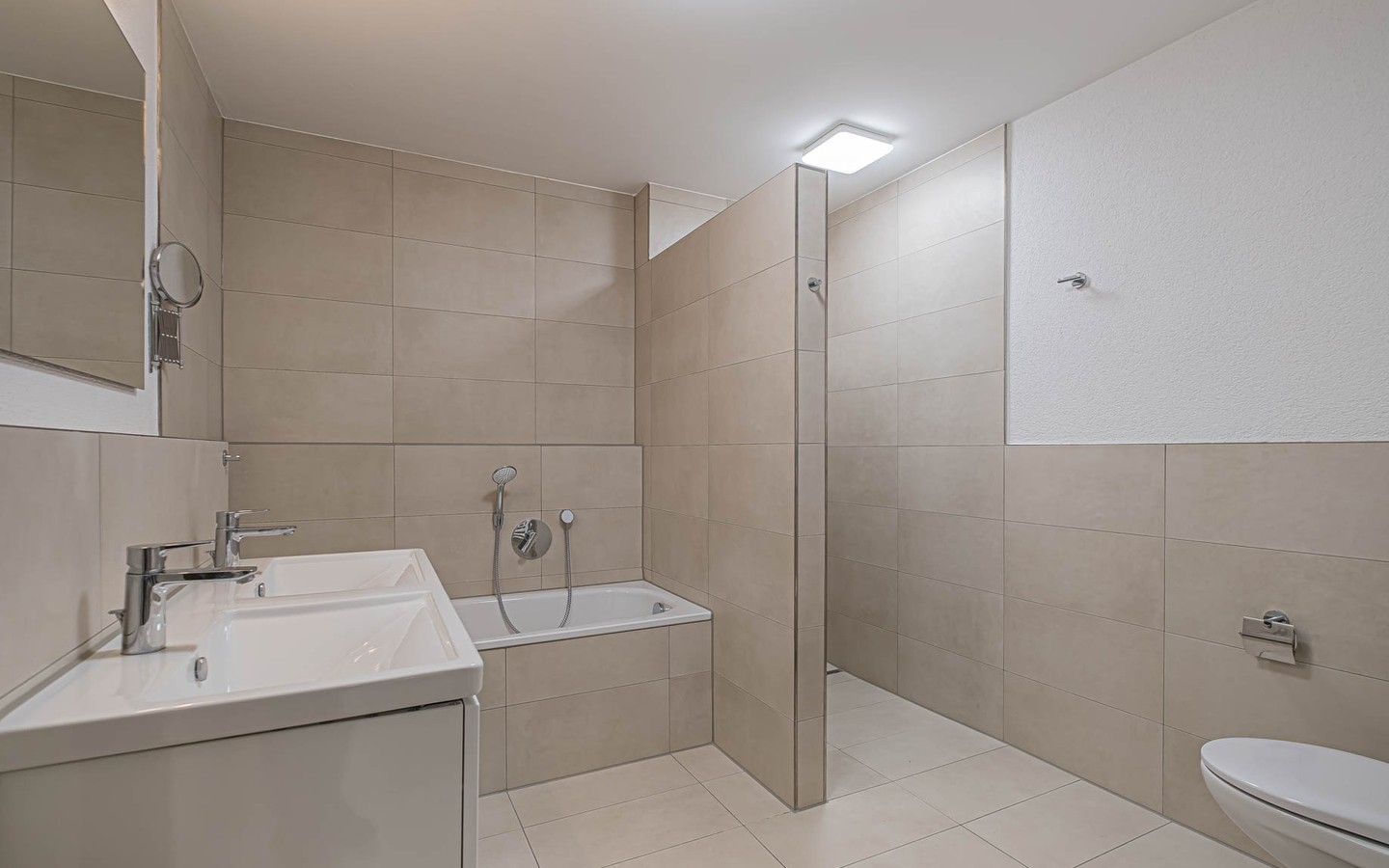 Badezimmer - Moderne Vierzimmerwohnung mit Blick ins Grüne
