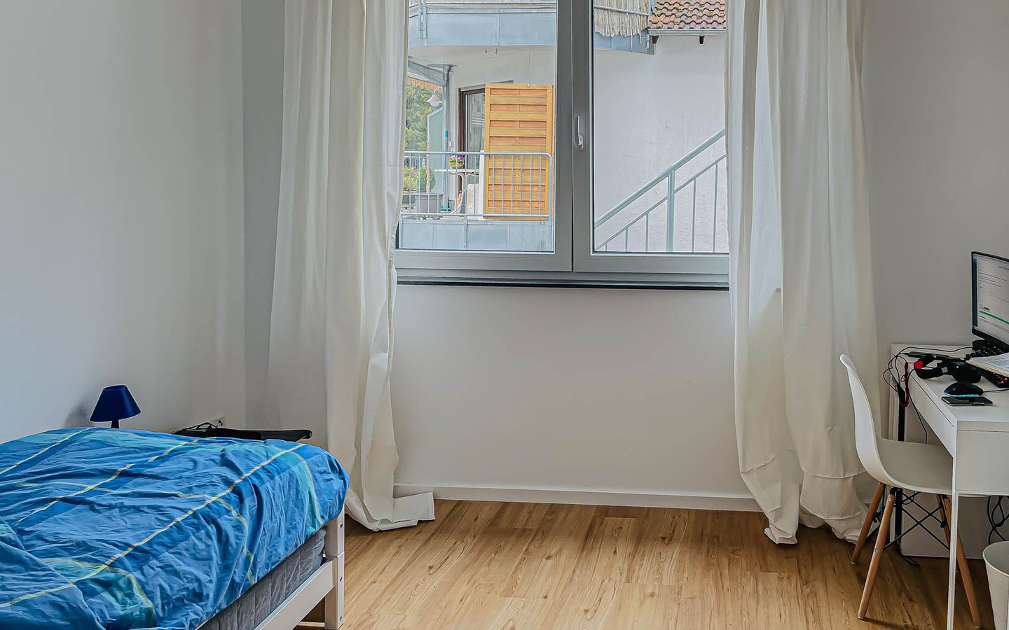 Kinderzimmer/Arbeitszimmer - Moderne Vierzimmerwohnung mit Blick ins Grüne
