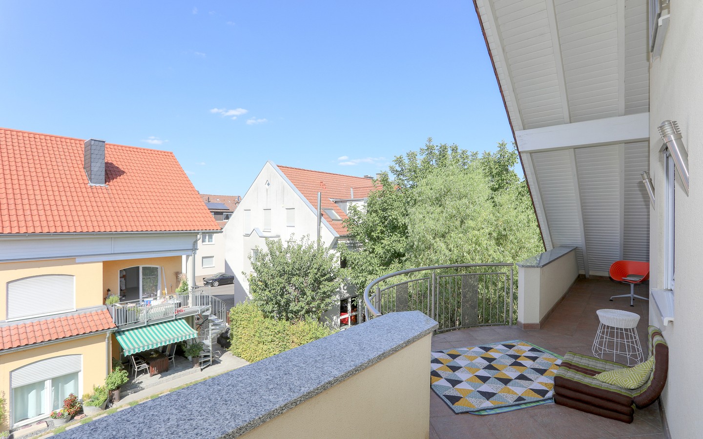 Balkon 1  - Plankstadt: Top gepflegt und zum Einzug bereit 4-Zimmer-Wohnung mit 2 Balkonen und 2 Bädern