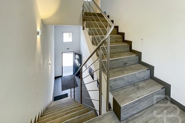Modernes Treppenhaus
				