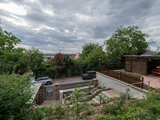 Charmante Zweizimmerwohnung mit Wintergarten und Terrasse in Hanglage - Ihr Immobilienmakler in Heidelberg / Südstadt