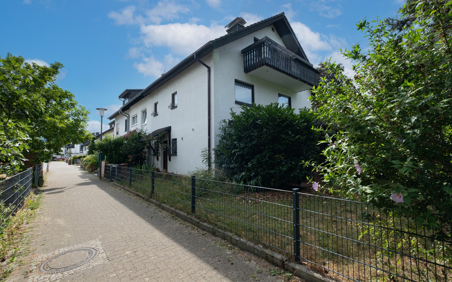 Hausansicht - Geräumiges Reihenendhaus in ruhiger, familienfreundlicher Wohnlage mit grünem Flair in HD-Kirchheim