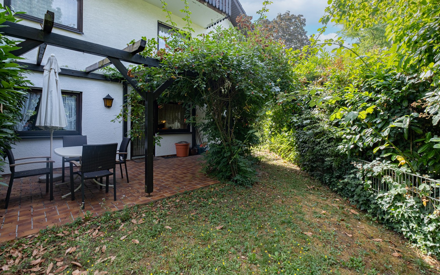 Garten-Terrasse - Geräumiges Reihenendhaus in ruhiger, familienfreundlicher Wohnlage mit grünem Flair in HD-Kirchheim
