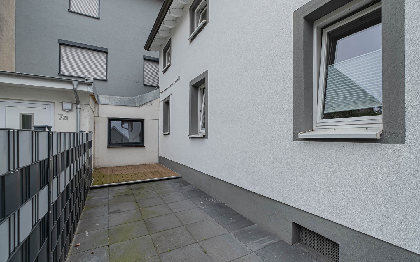 Hof - Klein aber fein. Ein kleines Haus mit Terrasse in ruhiger Lage.