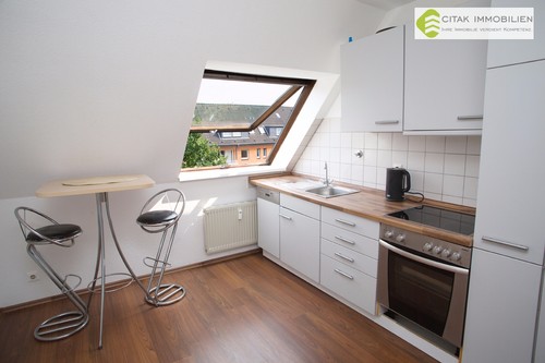 Küche mit EBK - Dachgeschoss Appartement in Köln-Weidenpesch