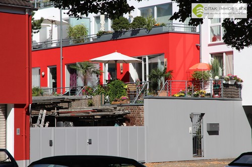 Terrasse von aussen - 3 Zimmer Wohnung in Köln-Niehl
				