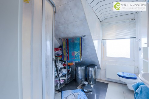 Badezimmer - 3 Zimmer Maisonnette Wohnung in Köln-Worringen
				