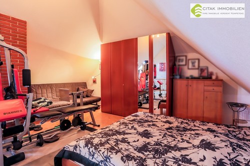 Schlafbereich - 3 Zimmer Maisonnette Wohnung in Köln-Worringen
				