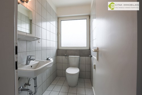 Gäste-WC - 4 Zimmer Wohnung in Köln-Longerich
				