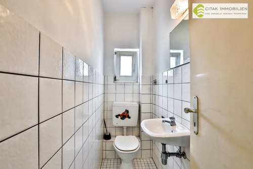 Gäste-WC - 4 Zimmer Wohnung in Köln-Neuehrenfeld
				