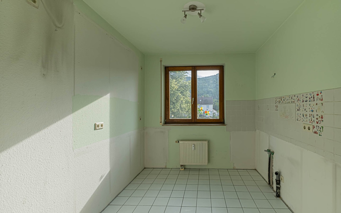 Küche - Sonnige Dreizimmerwohnung mit Balkon in Dossenheim – Ideal für Eigennutzer