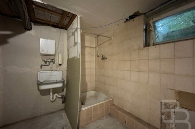 Zusätzliche Dusche im Keller
				