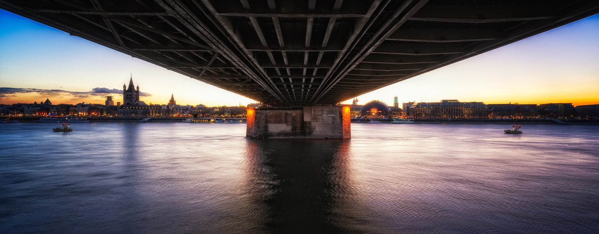 a_view_of_a_bridge_over_a_body_of_water - ©tama66