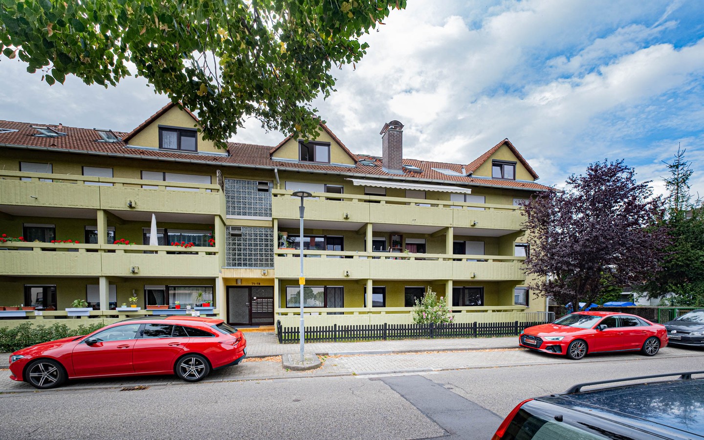 Außenansicht - HD-Rohrbach: schön geschnittene 2-Zimmer-Wohnung mit Balkon, Keller und TG-Stellplatz