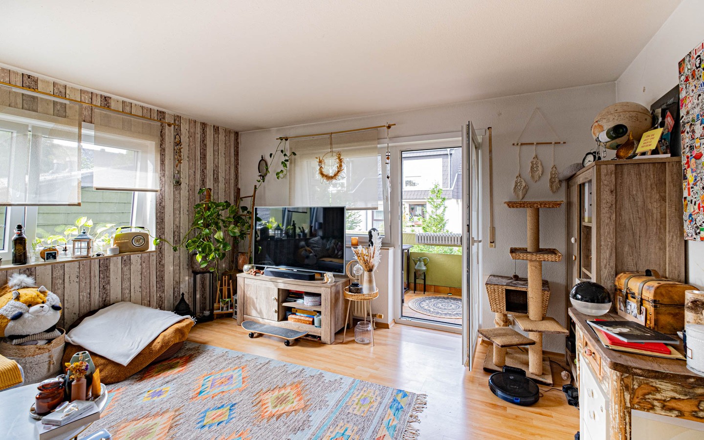 Wohnzimmer - HD-Rohrbach: schön geschnittene 2-Zimmer-Wohnung mit Balkon, Keller und TG-Stellplatz