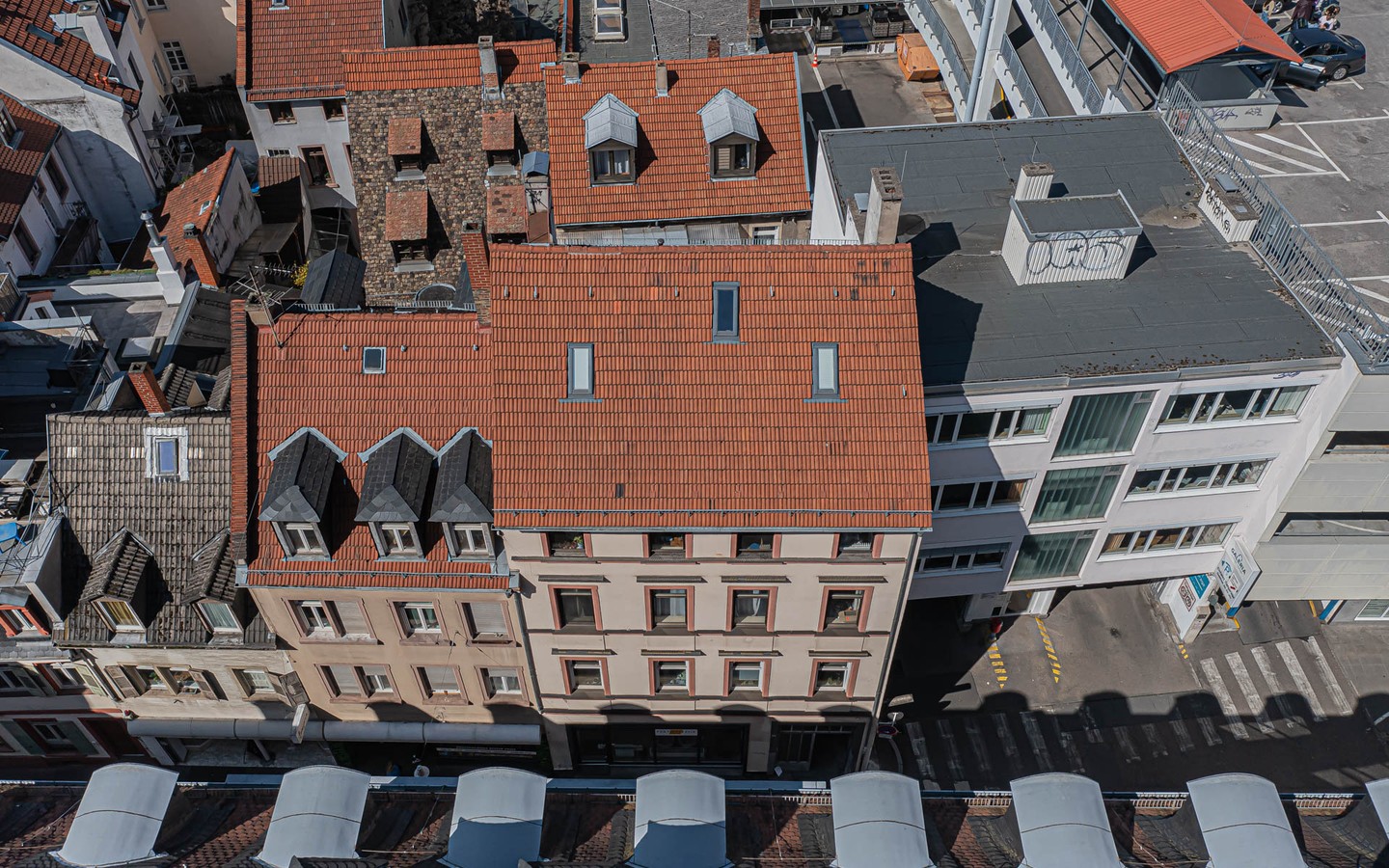 Hausansicht - Lebendiger Standort in begehrter Lage: Wohn- und Geschäftshaus in der Heidelberger Altstadt