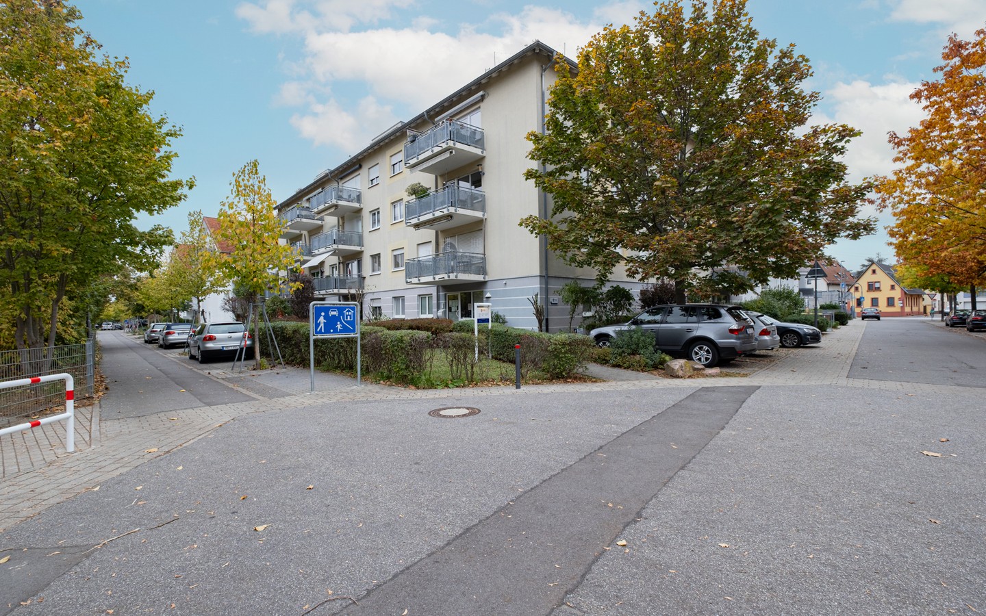 Hausansicht - Großzügig & barrierefrei: 4,5-Zimmer-Wohnung mit Sonnenbalkon in gesuchter Wohnlage von HD-Kirchheim