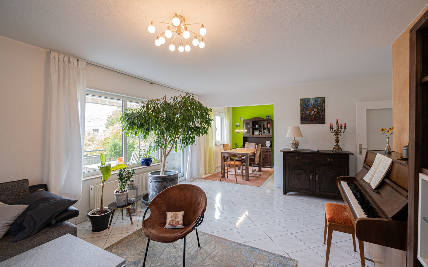 Wohnzimmer - Großzügig & barrierefrei: 4,5-Zimmer-Wohnung mit Sonnenbalkon in gesuchter Wohnlage von HD-Kirchheim