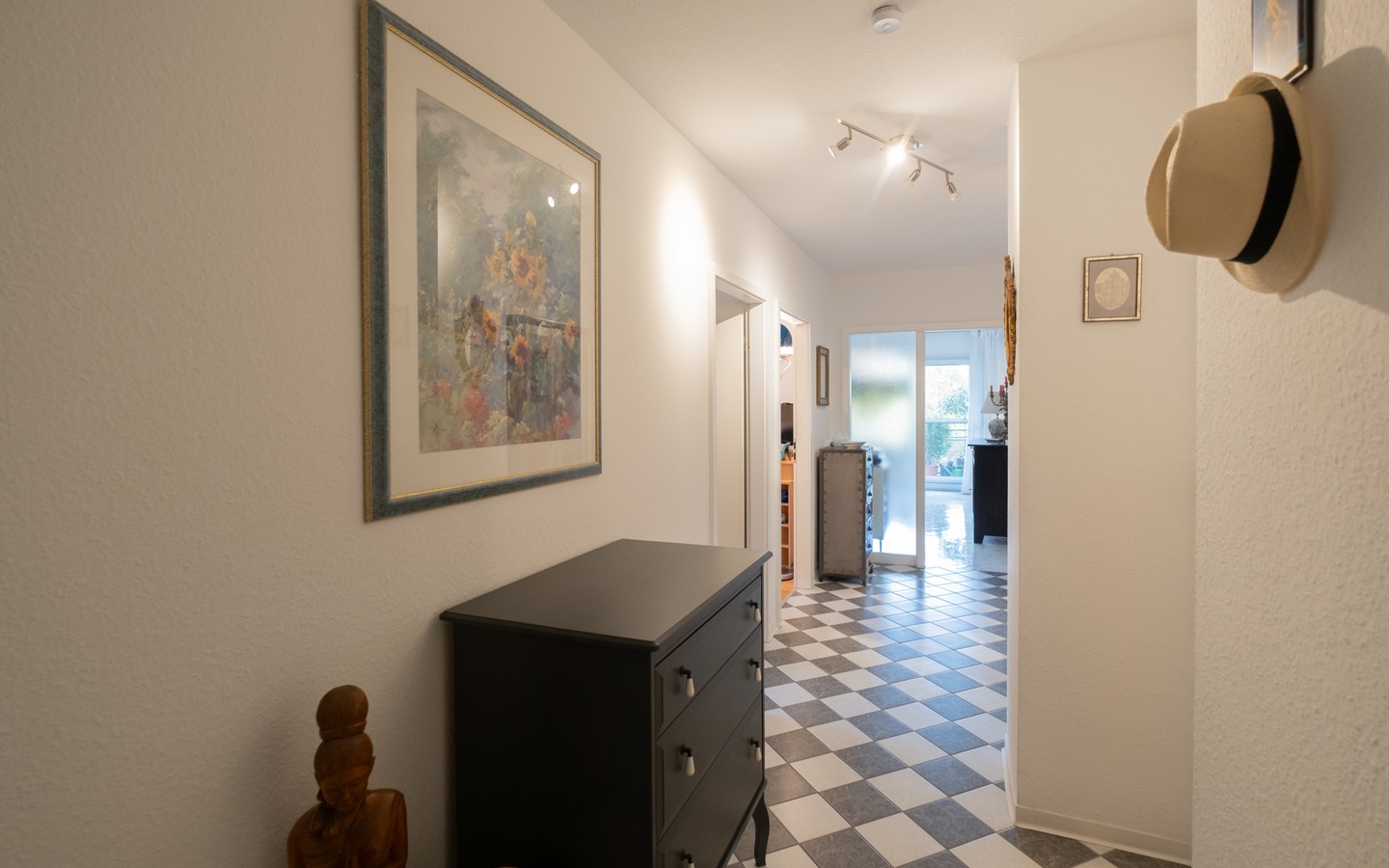 Flur - Großzügig & barrierefrei: 4,5-Zimmer-Wohnung mit Sonnenbalkon in gesuchter Wohnlage von HD-Kirchheim
