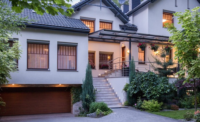 Immobilienmakler-Frankfurt-Das-Elternhaus-verkaufen-–-Immobilie-mit-Emotionen-scaled.jpeg