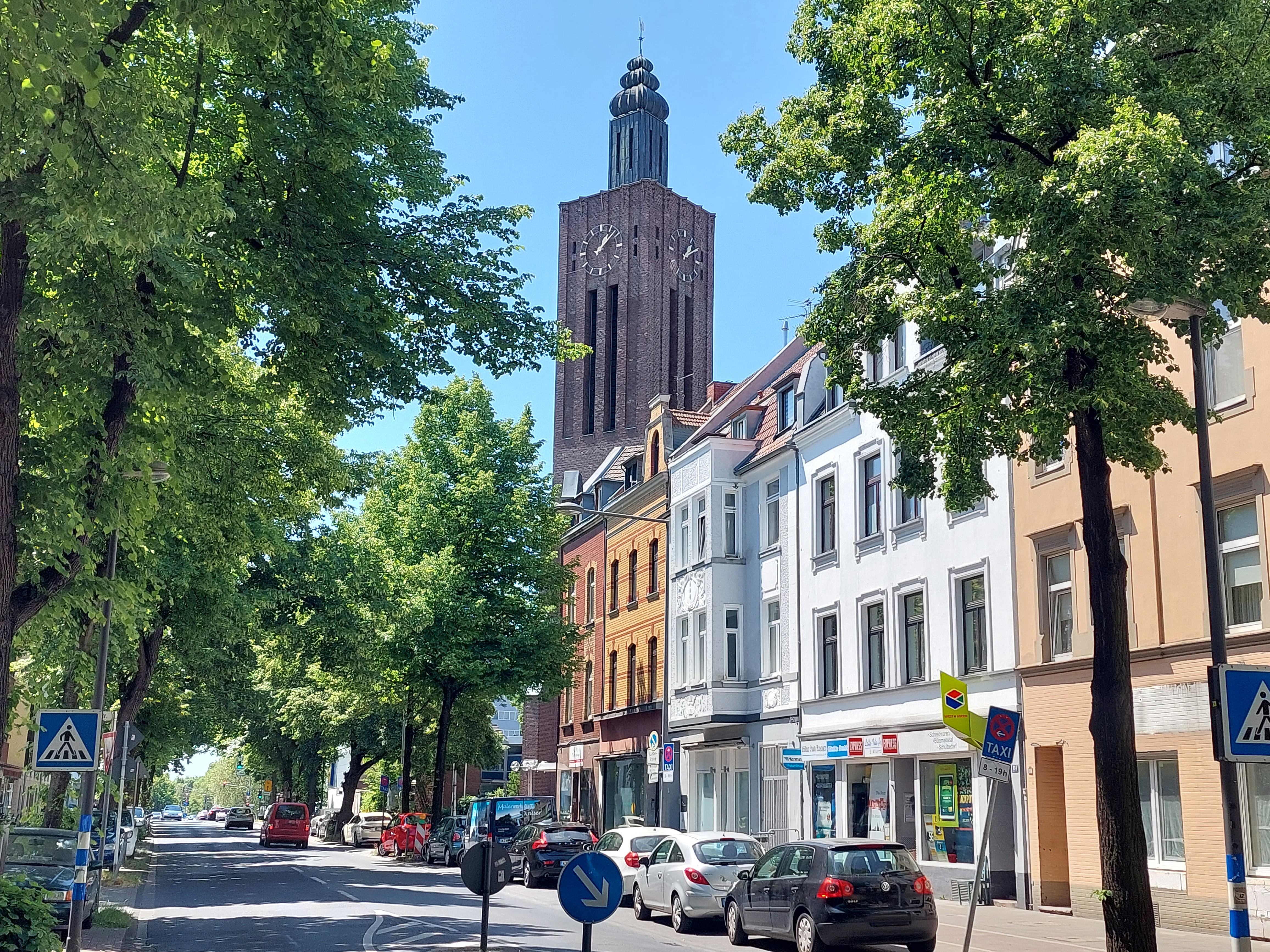 Sie suchen nach einem Immobilienmakler für Köln-Raderberg der Ihr Haus oder Eigentumswohnung sicher und stressfrei verkaufen kann?
