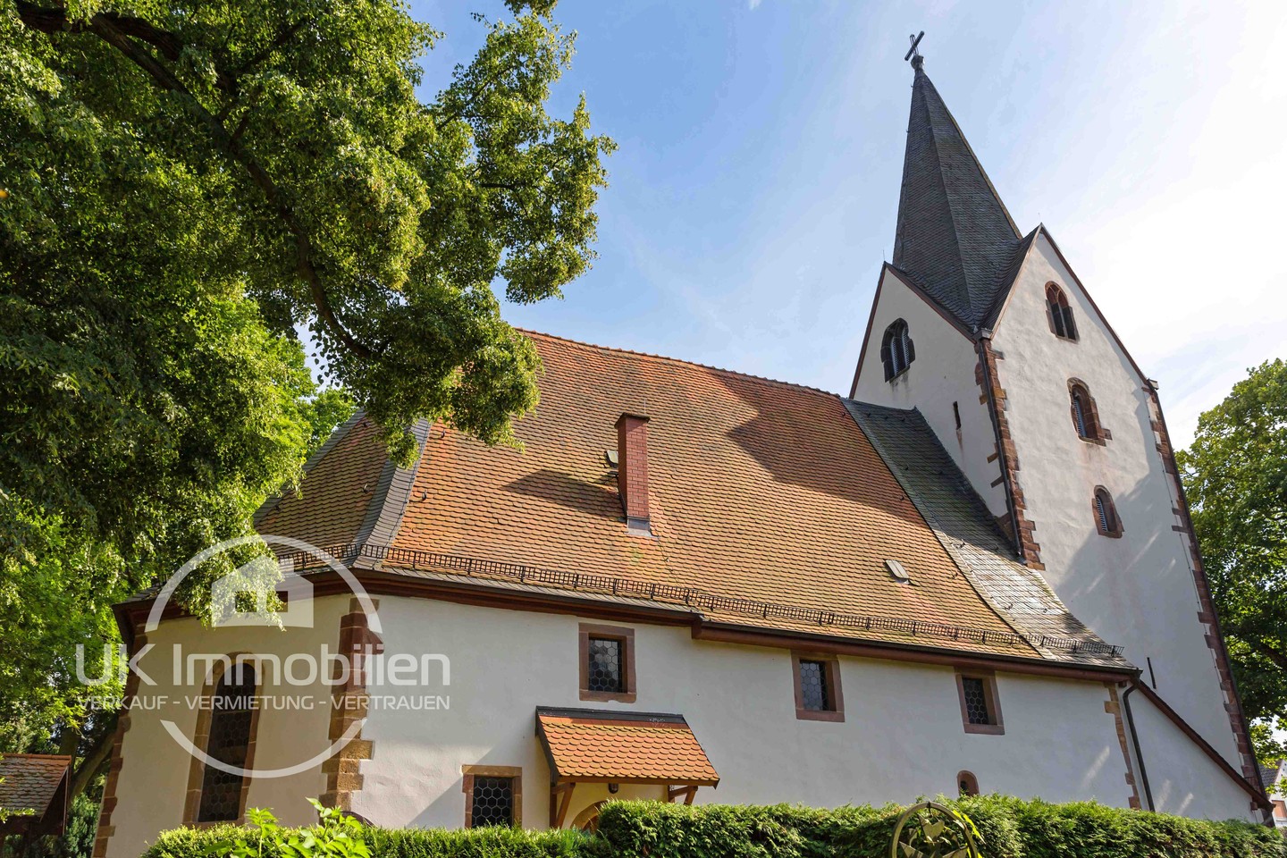 Immobilienmakler-Bad-Vilbel-Auferstehungskirche-Bad-Vilbel-älteste-Kirche-Bad-Vilbel.jpg