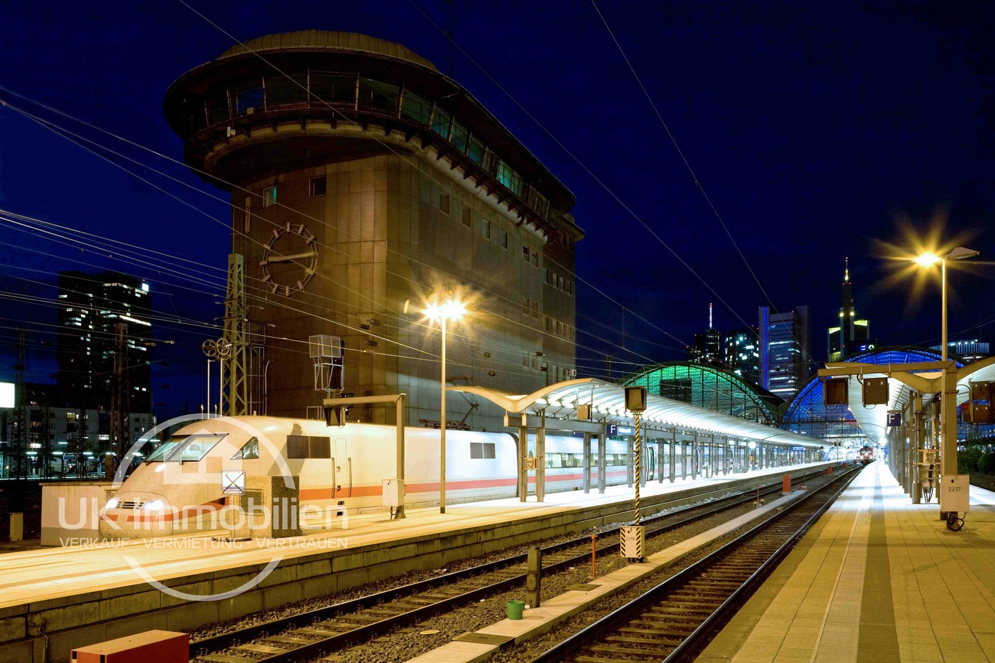 Immobilienmakler-Frankfurt-Bahnhofsviertel-Frankfurter-Hauptbahnhof-Am-Hauptbahnhof-Main-Tower-Commerzbank-Tower-Silberturm.jpg