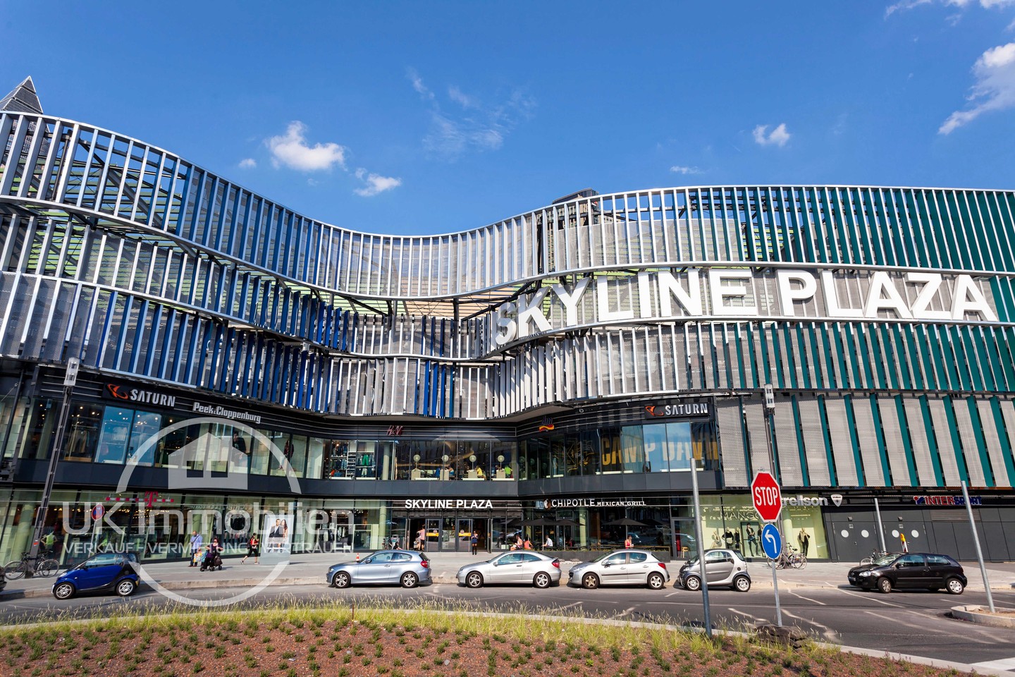 Immobilienmakler-Frankfurt-Europaviertel-Blick-auf-Einkaufszentrum-Skyline-Plaza-Europa-Allee.jpg