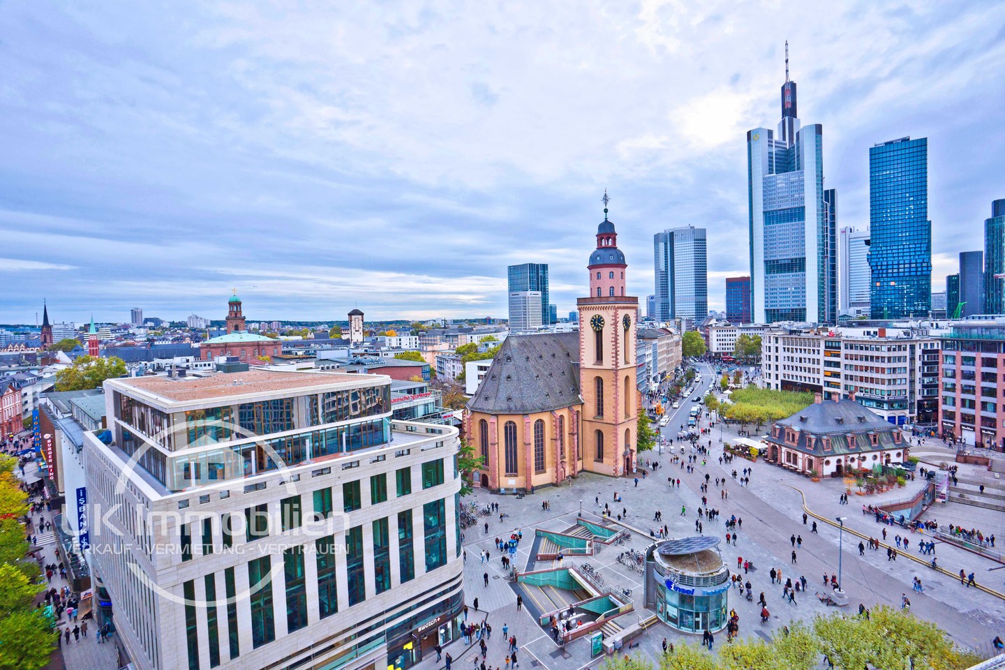 Immobilienmakler-Frankfurt-City-Dreikönigskirche-StKatharinenkirche-Hauptwache-Zeil-Paulskirche-Commerzbank-Tower.jpg