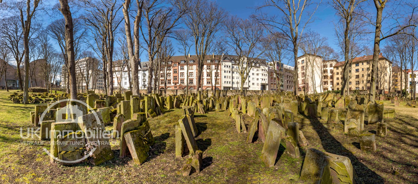 Immobilienmakler-Frankfurt-Ostend-Battonstraße-Gedenkstätte-Neuer-Börneplatz-Alter-Jüdischer-Friedhof.jpg