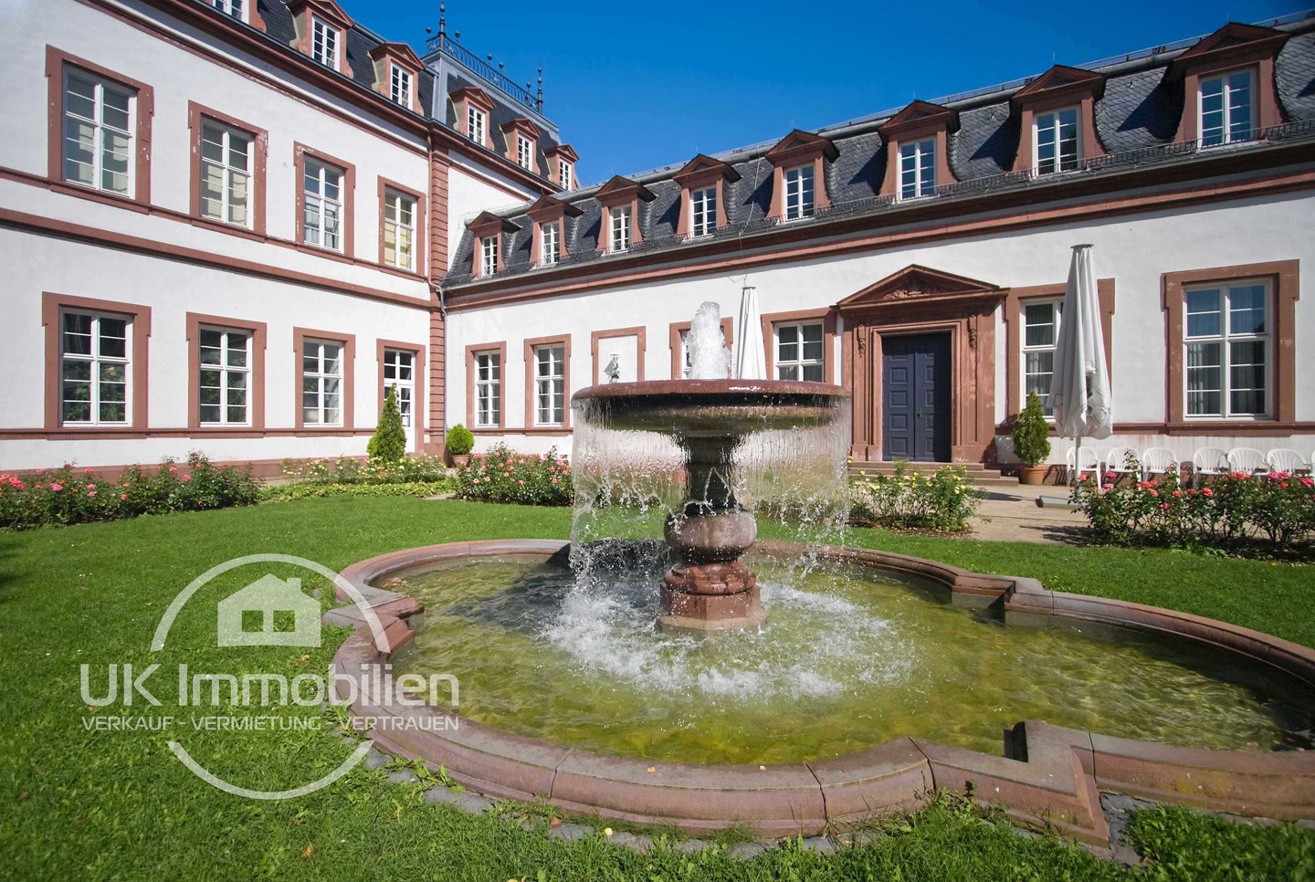 Immobilienmakler-Hanau-Schloss-Philippsruhe-Schlosspark-Hanau-Brunnen.jpg