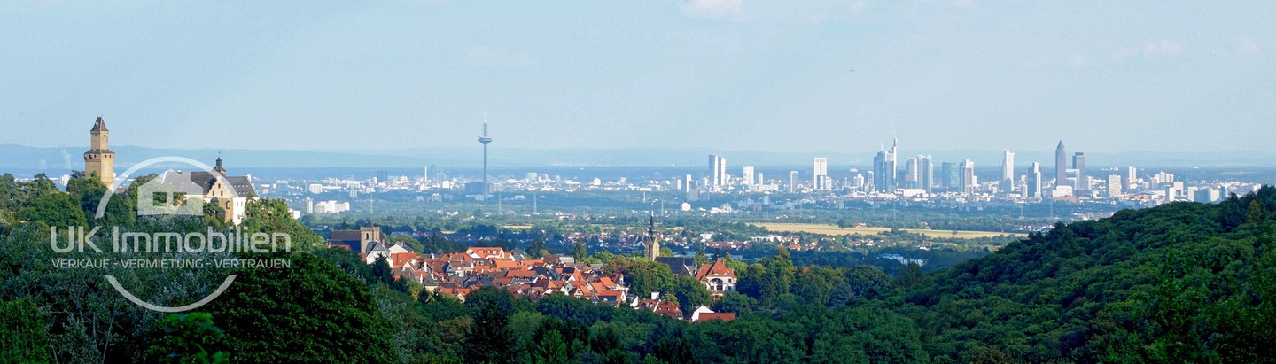 Immobilienmakler-Kronberg-Altstadt-Burg-Kronberg-Streitkirche-StJohann-Kirche-StPeter-und-Paul-Kirche-Skyline-Frankfurt-Ginnheimer-Spargel-Messeturm.jpg