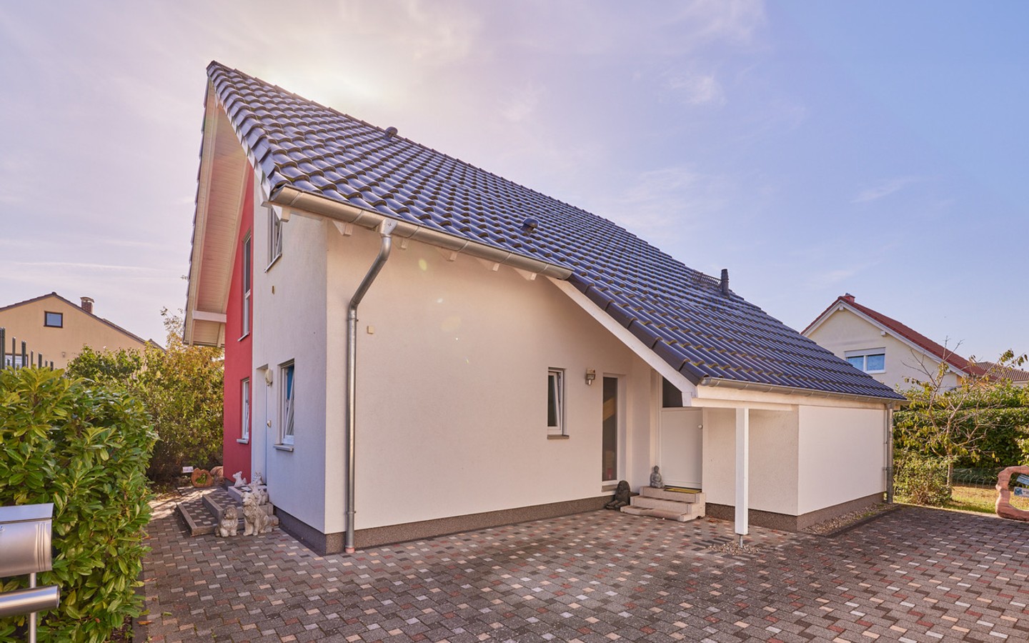 Hausansicht - Ohne Käuferprovision: reizvoll gestaltetes Einfamilienhaus mit herrlichem Garten in Lampertheim