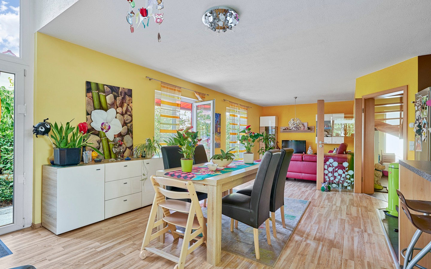 Wohn-Essbereich - Ohne Käuferprovision: reizvoll gestaltetes Einfamilienhaus mit herrlichem Garten in Lampertheim