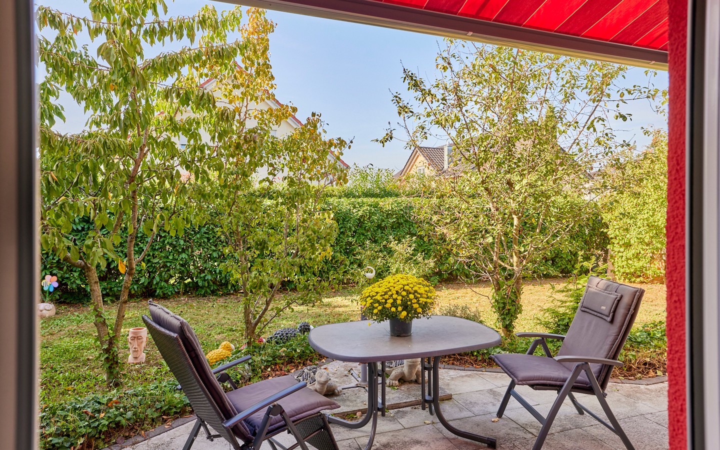 Terrasse - Ohne Käuferprovision: reizvoll gestaltetes Einfamilienhaus mit herrlichem Garten in Lampertheim