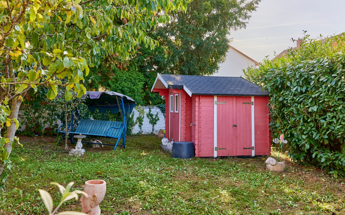 Gartenhütte - Ohne Käuferprovision: reizvoll gestaltetes Einfamilienhaus mit herrlichem Garten in Lampertheim