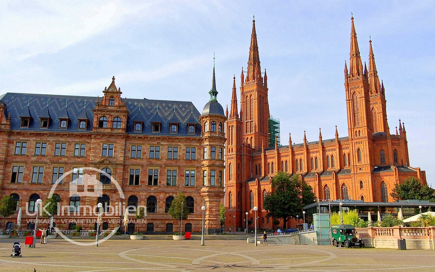 Immobilienmakler-Wiesbaden-Marktplatz-Neues-Rathaus-Marktkirche.jpg