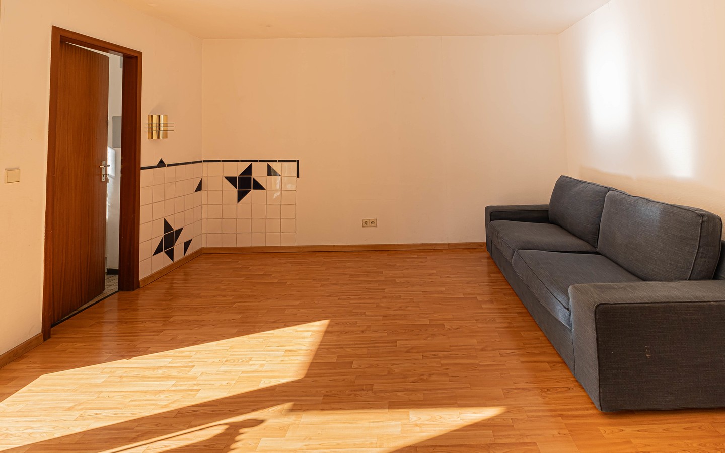 Wohnzimmer - HD-Weststadt: Gepflegte Zweizimmerwohnung mit Balkon in zentraler Lage
