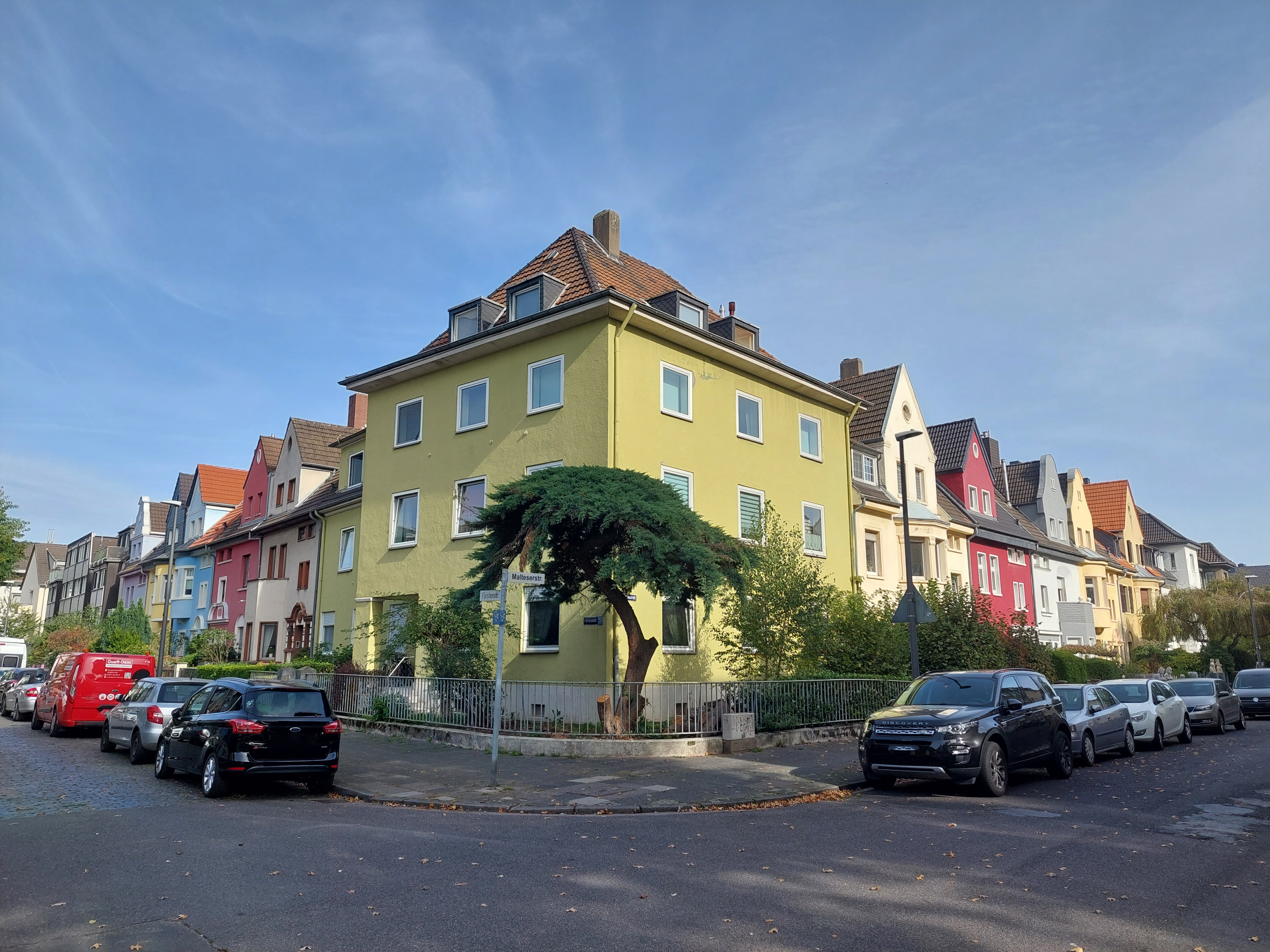 Sie suchen nach einem Immobilienmakler für Köln-Buchheim der Ihr Haus oder Eigentumswohnung verkaufen kann? Oder Sie möchten eine Immobilie kaufen?