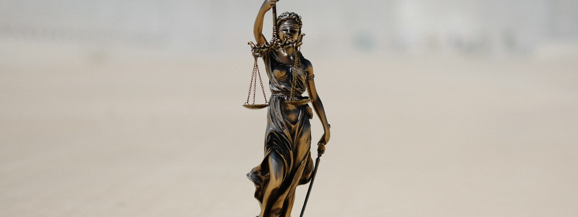 a_statue_of_a_lady_justice_holding_a_scale - ©wesleyphotography