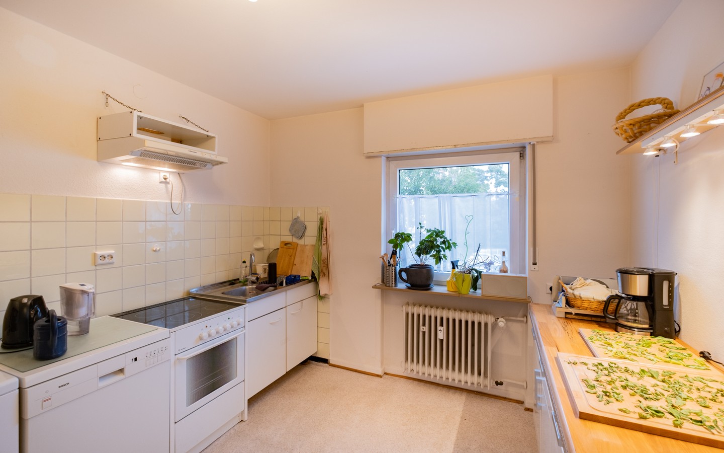 Küche  - Eppelheim auf günstigem Erbpachtgrundstück: vermietete 2-Zimmer-Wohnung mit Stellplatz