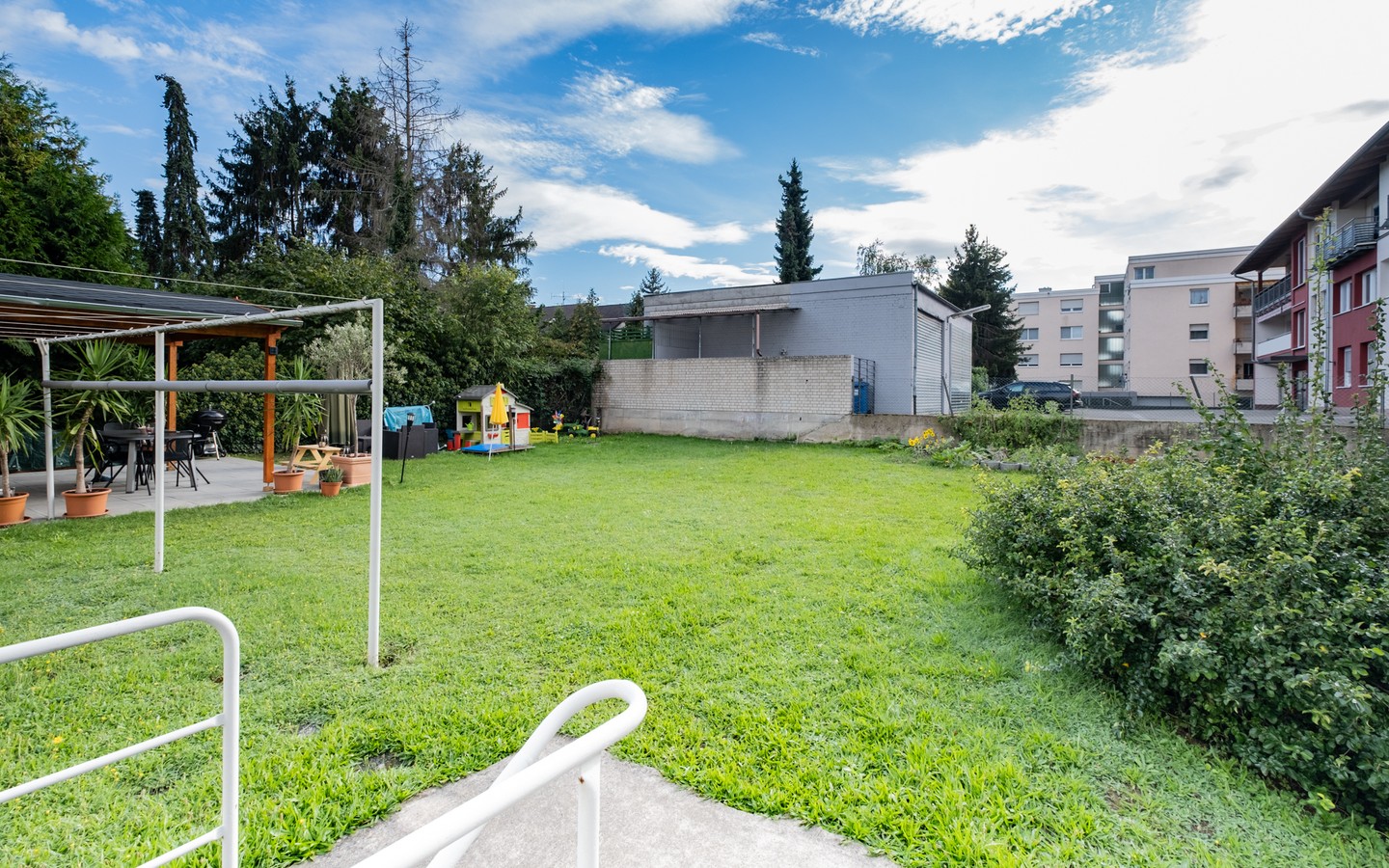Gemeinschaftsgarten - Eppelheim auf günstigem Erbpachtgrundstück: vermietete 2-Zimmer-Wohnung mit Stellplatz