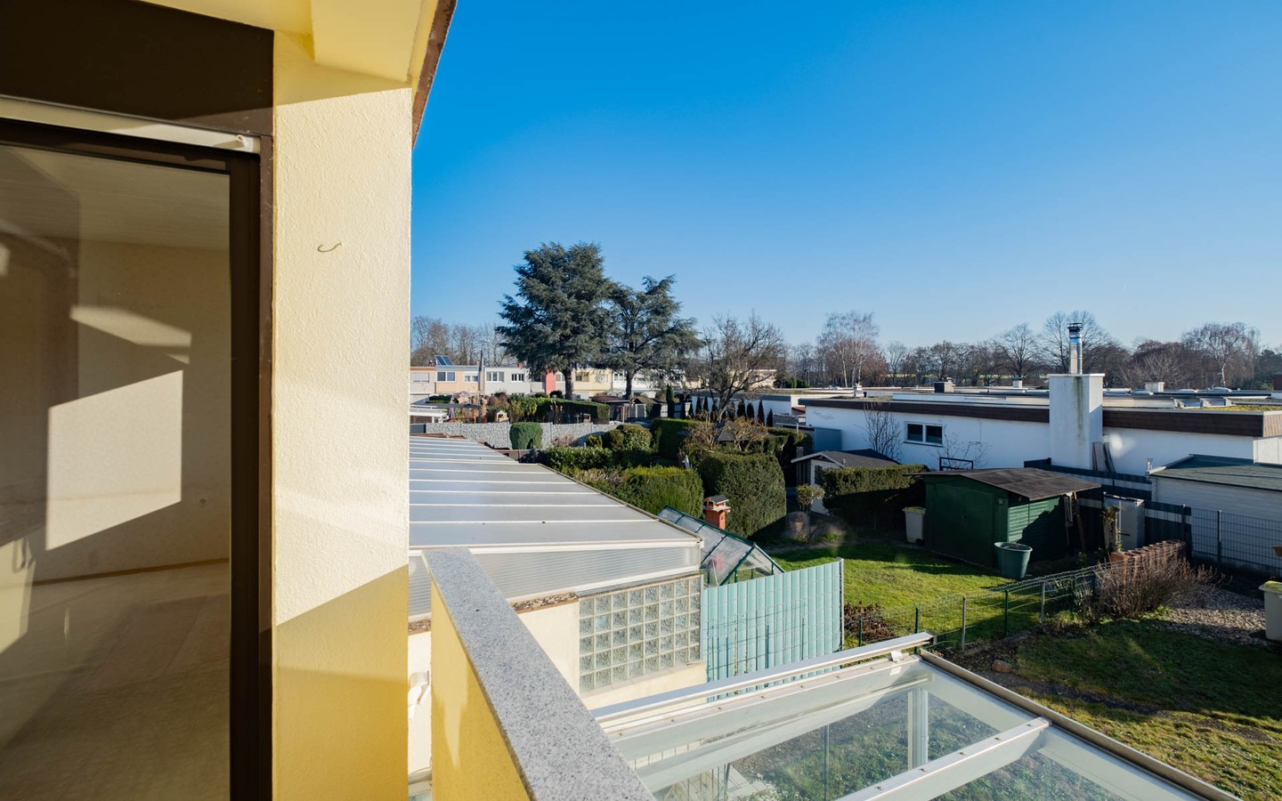 Ausblick Loggia - Reihenmittelhaus mit großem Garten, Garage und viel Gestaltungspotenzial