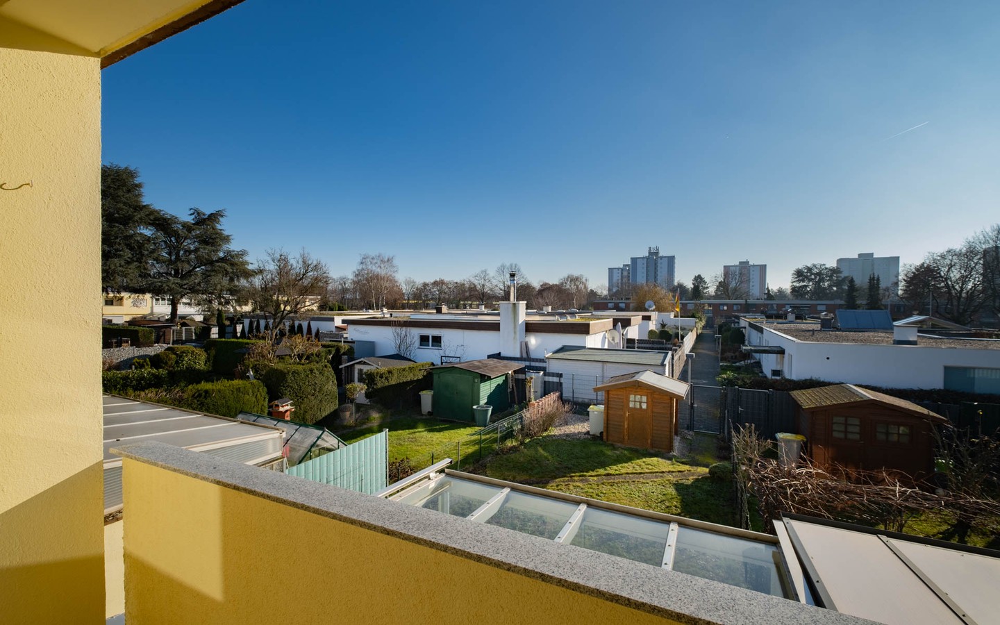 Ausblick Loggia - Reihenmittelhaus mit großem Garten, Garage und viel Gestaltungspotenzial