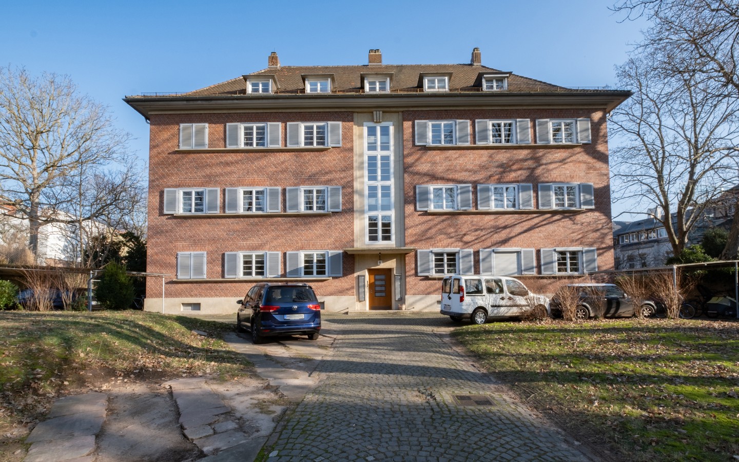 Hausansicht - In Top-Lage: großzügige 4-Zimmer-Wohnung in historischem MFH mit Gartenanteil und Stellplatz