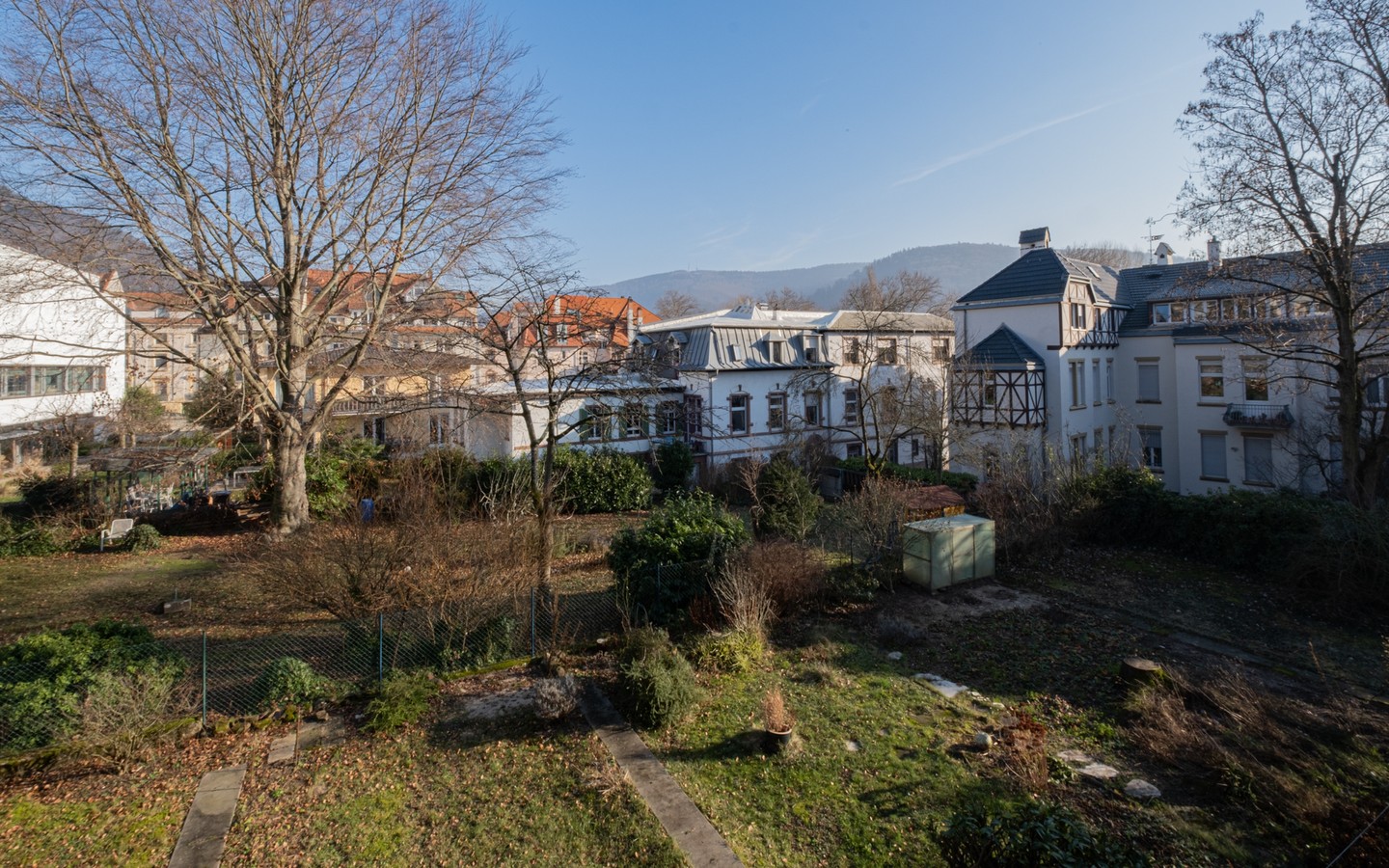 Ausblick Loggia - In Top-Lage: großzügige 4-Zimmer-Wohnung in historischem MFH mit Gartenanteil und Stellplatz