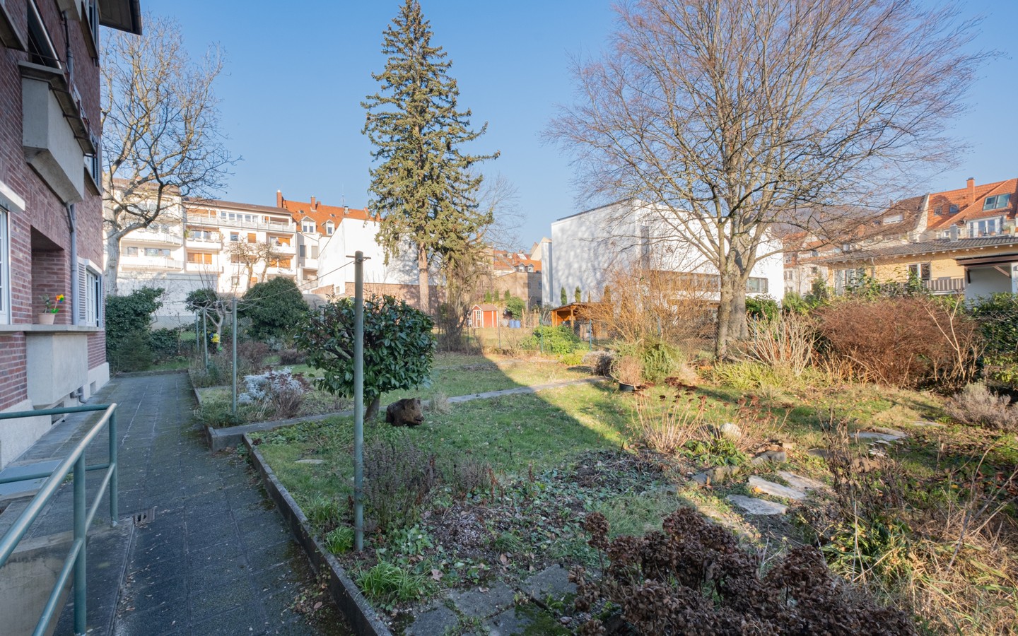Gemeinschaftsgarten - In Top-Lage: großzügige 4-Zimmer-Wohnung in historischem MFH mit Gartenanteil und Stellplatz