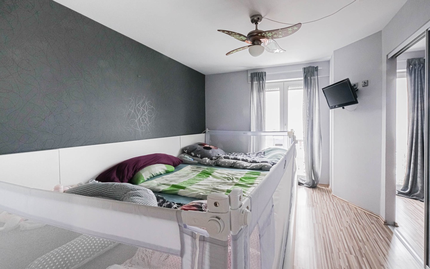 Schlafzimmer - Traumhaftes Familienidyll: Doppelhaushälfte mit Garten
und Einliegerwohnung